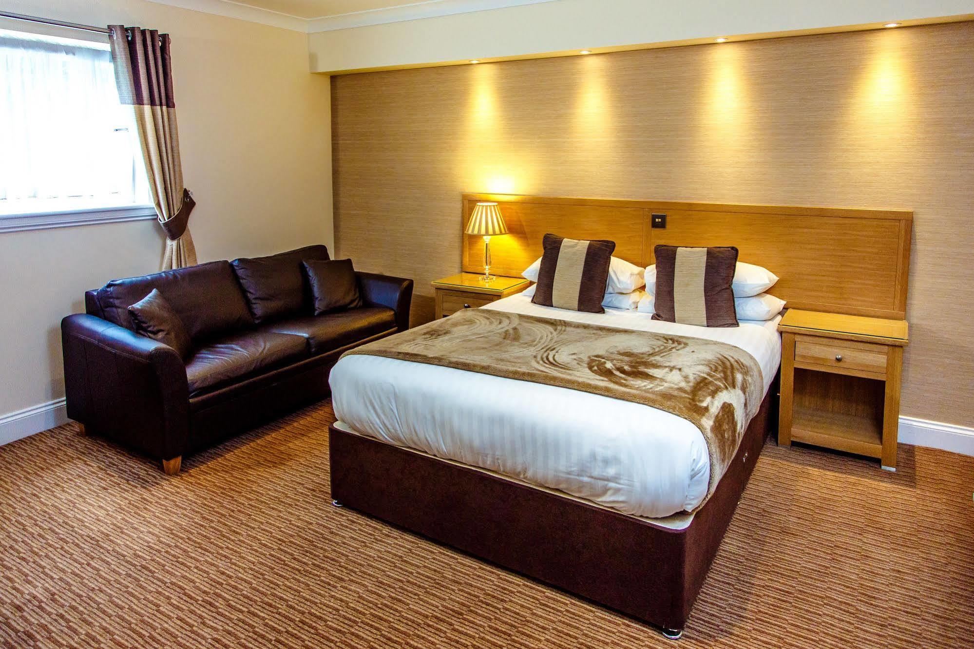 Adamson Hotel ดันเฟิร์มลิน ภายนอก รูปภาพ